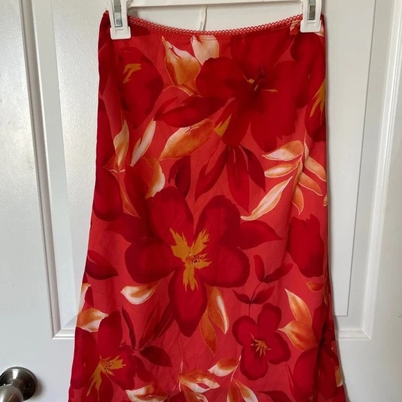 Floral Red Skirt - Picture 2 of 3